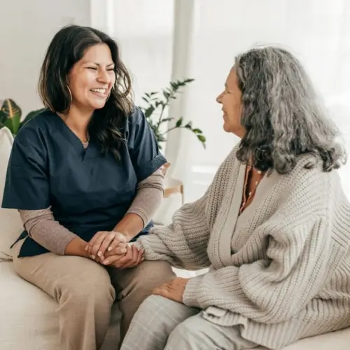 Memory care staff worker talking to an elderly woman in San Miguel